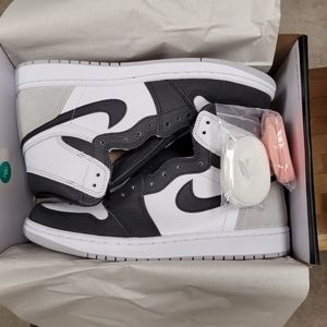 Air Jordan 1 Retro High Bleached Coral